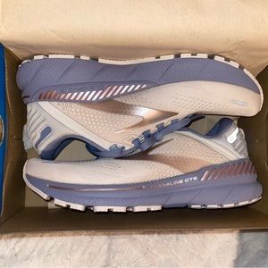 Brooks Adrenaline GTS 22